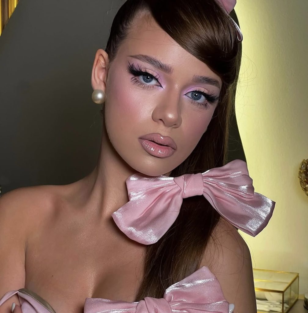 Editorijalski pink makeup look, rad šminkerke NašminkAna iz Vranja